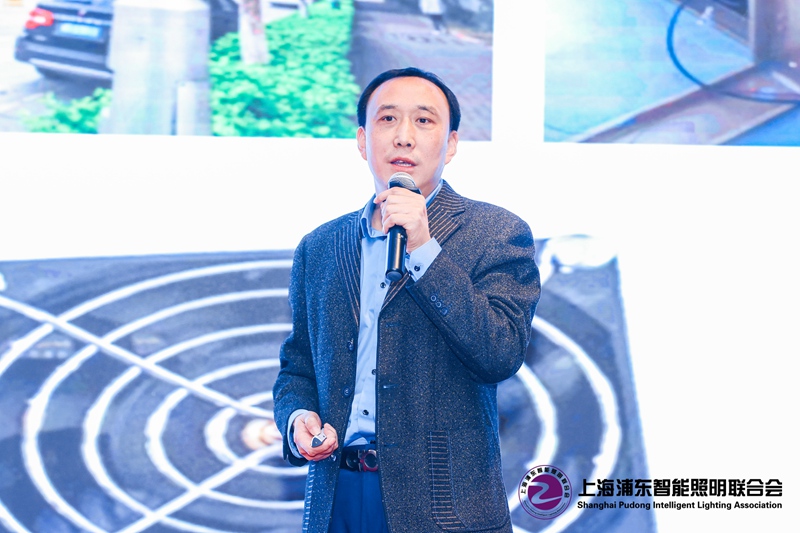 郝總發(fā)言活動現場-智慧燈桿LED燈桿屏